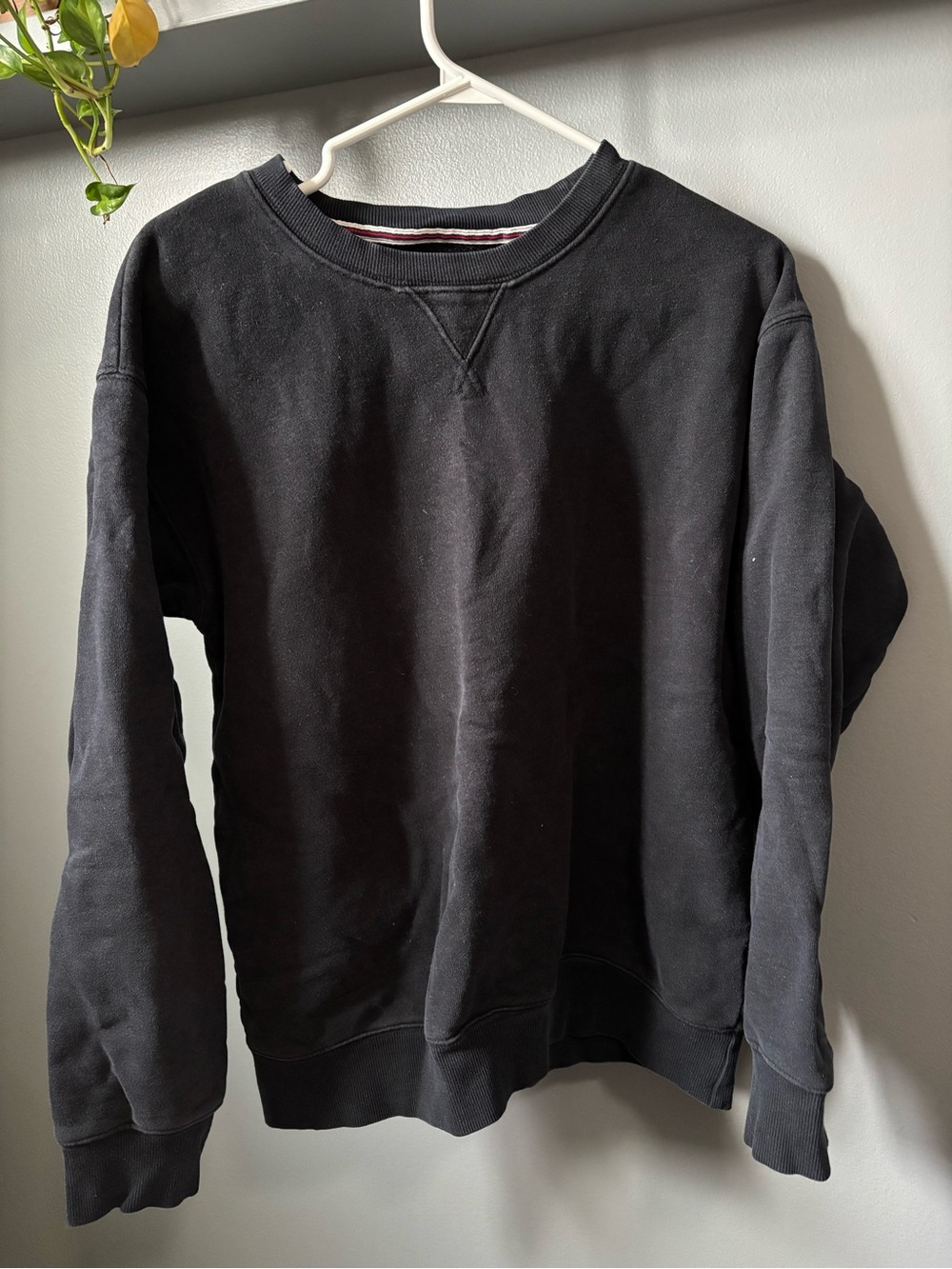 Aritzia Tna Black Crewneck Sweatshirt